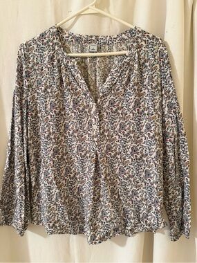 Old Navy White Floral V-Neck Long Sleeve Blouse